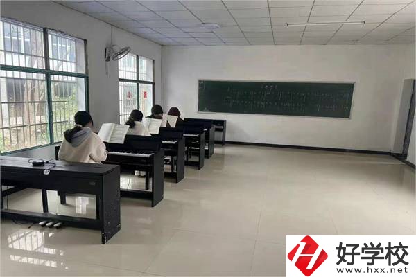 沅陵縣中等音樂(lè)專(zhuān)業(yè)學(xué)校實(shí)訓(xùn)室