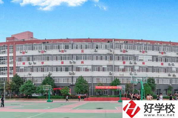 長沙中部鐵路航空中等職業(yè)學(xué)校怎么樣？專業(yè)有哪些？
