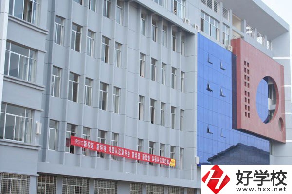 張家界有沒有招往屆生、插班生、轉學生的職校？