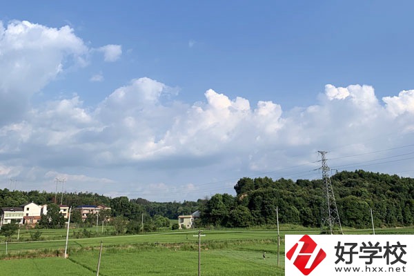 婁底市工貿(mào)職業(yè)中專學(xué)校有哪些專業(yè)？就業(yè)前景怎么樣？