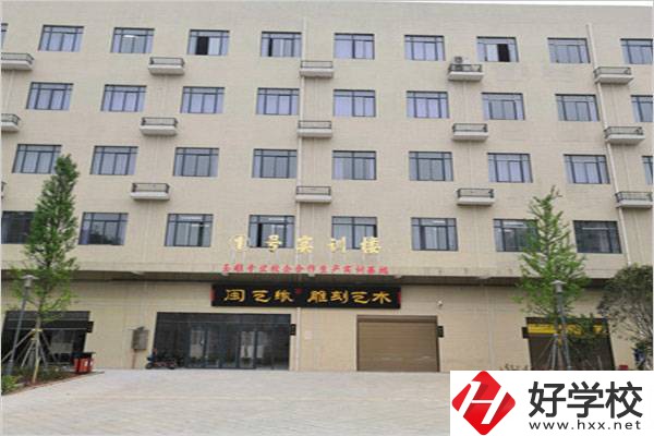 郴州市臨武縣中專學(xué)校有什么專業(yè)？畢業(yè)能做什么？