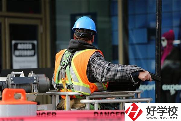 湖南中職學(xué)校什么專業(yè)“錢”途最好？有什么優(yōu)缺點(diǎn)？