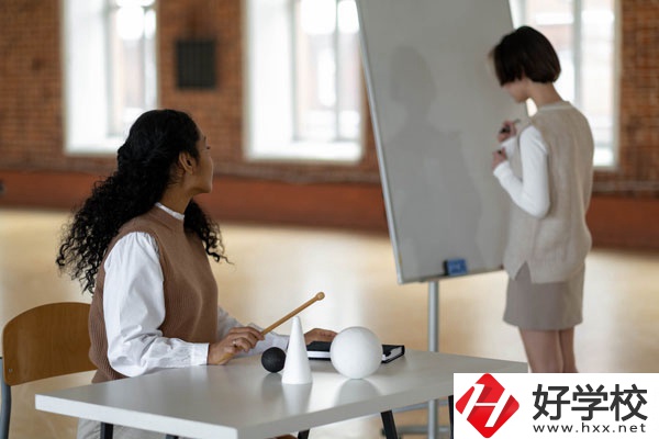 湖南省商業(yè)職業(yè)中等專業(yè)學(xué)校怎么樣？宿舍怎么樣？