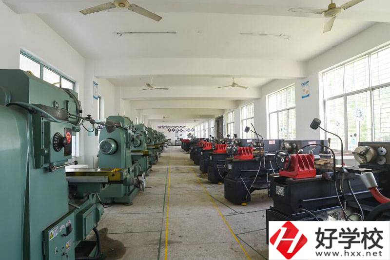 株洲市工業(yè)中等專業(yè)學校實訓(xùn)室