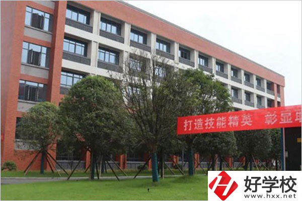 南縣職業(yè)中等專業(yè)學(xué)校的辦學(xué)條件怎么樣？有哪些專業(yè)？