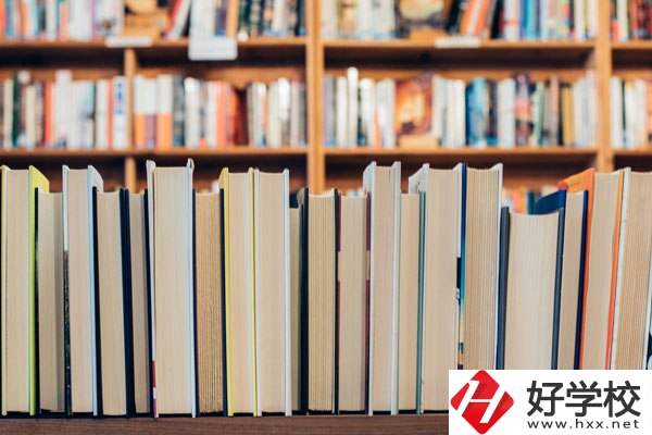 湖南省芷江師范學(xué)校辦學(xué)地址在哪兒？