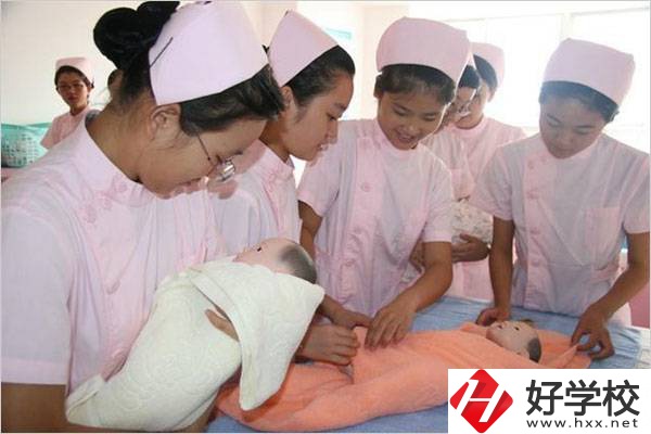 湖南衛(wèi)校最熱門的專業(yè)是哪個(gè)？?jī)?yōu)缺點(diǎn)是什么？