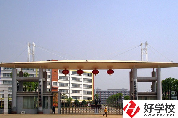 長(zhǎng)沙市賀龍?bào)w育運(yùn)動(dòng)學(xué)校推薦去嗎？學(xué)校好不好？