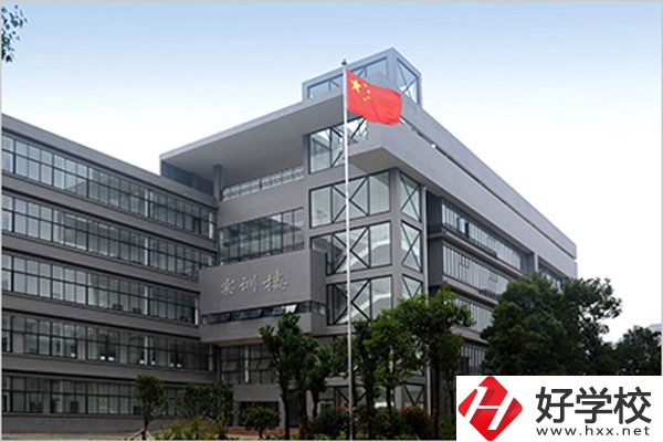 湘潭鋼鐵集團(tuán)職業(yè)中專學(xué)校有哪些辦學(xué)優(yōu)勢(shì)？