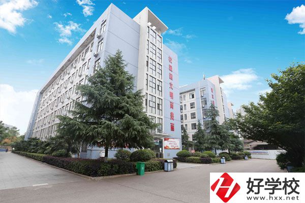 湘潭工貿(mào)中?？孔V嗎？收費標準是什么？