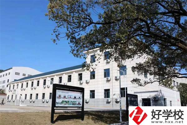 湖南有國家正規(guī)民辦技校嗎？民辦技校真的不值得讀嗎？