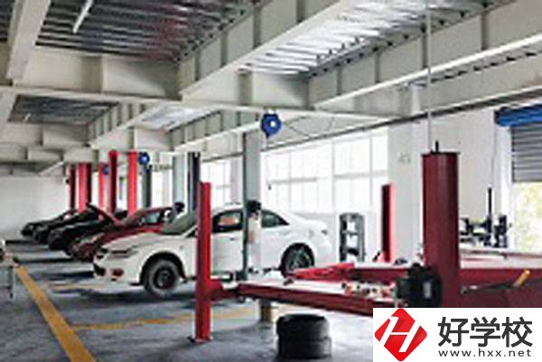 湖南華中工業(yè)技工學(xué)校的辦學(xué)特色有哪些方面？