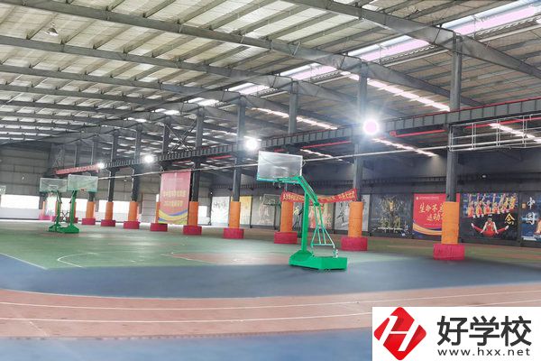 長沙華中醫(yī)衛(wèi)科技中等職業(yè)學(xué)?；@球場