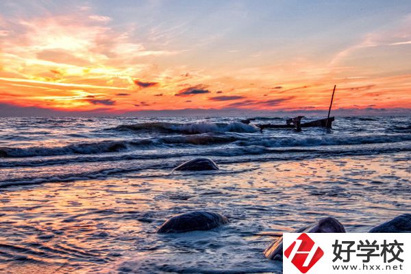 如何報(bào)名湖南護(hù)理學(xué)校？學(xué)費(fèi)是多少？