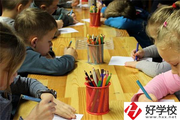 在湖南想當(dāng)老師可以學(xué)哪些專業(yè)？需要考證嗎？