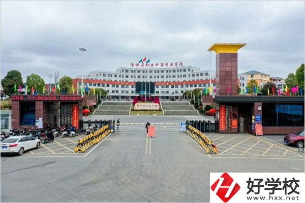 湖南省隆回縣職業(yè)中等專(zhuān)業(yè)學(xué)校大門(mén)