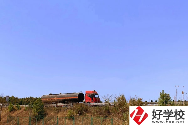 隆回湖湘職業(yè)中專(zhuān)學(xué)校值得學(xué)生報(bào)考么？