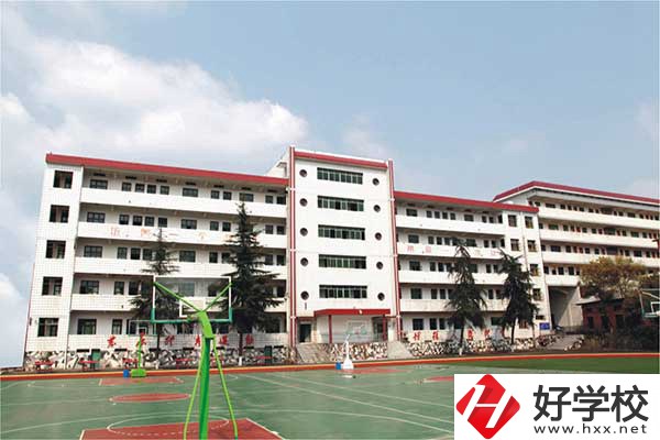 益陽的技工學(xué)校什么時候可以報名？入學(xué)需要注意什么？