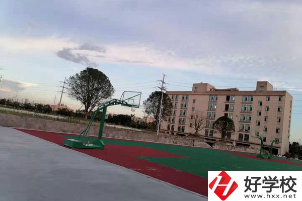 湘潭計(jì)算機(jī)技術(shù)學(xué)校是技校嗎？有什么專業(yè)？