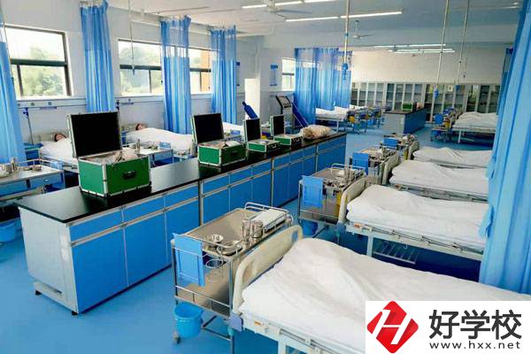 湖南醫(yī)藥職業(yè)中專開設(shè)了哪些特色專業(yè)？