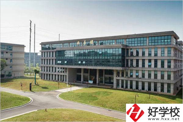 初中畢業(yè)在株洲有什么中專可以讀？學(xué)費(fèi)貴嗎？