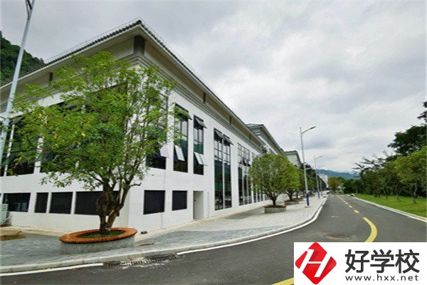 張家界公辦職高有哪幾所？一年學(xué)費(fèi)多少？
