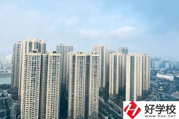 株洲南方航空高級(jí)技工學(xué)校空乘專業(yè)怎么樣？