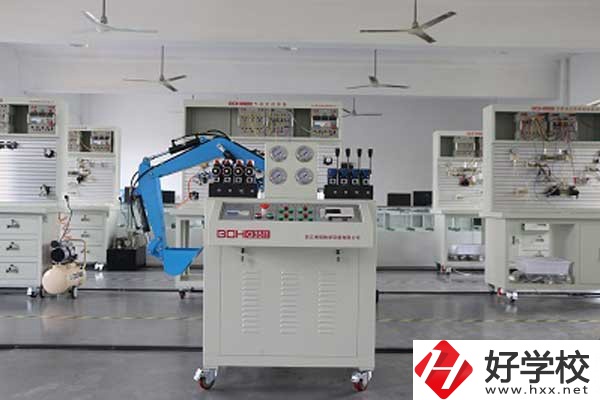 湖南省水利水電建設(shè)工程學(xué)校實訓(xùn)室