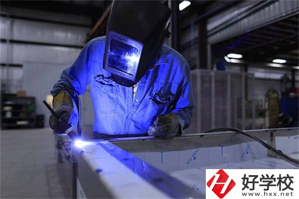 郴州有學(xué)電焊專業(yè)的學(xué)校嗎？就業(yè)薪資高嗎？