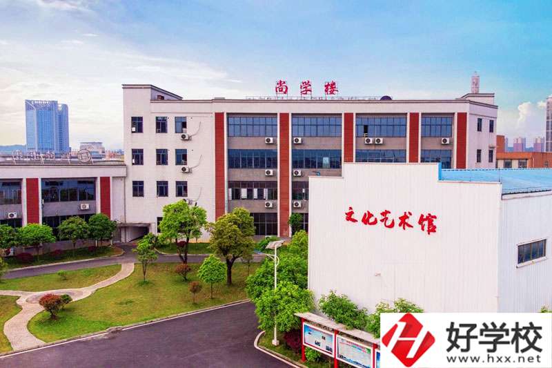 榮豐中等職業(yè)技術學校設施完善嗎？宿舍環(huán)境怎么樣？