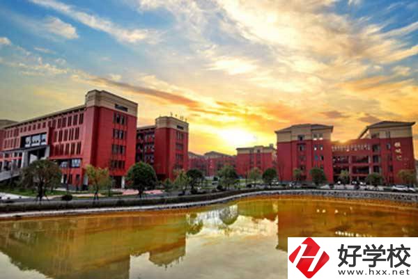 桃江縣職業(yè)中專開設(shè)了哪些熱門專業(yè)？