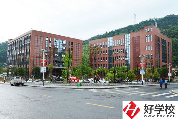 安化縣職業(yè)中專學(xué)校怎么樣，有哪些特色專業(yè)？