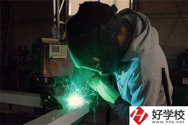 在湖南選擇技校就讀有什么優(yōu)勢(shì)？讀技校怎么樣？
