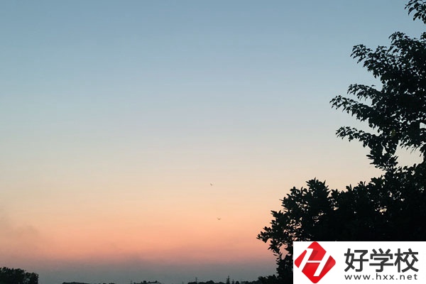 湖南有可以學(xué)口腔醫(yī)學(xué)的中專學(xué)校嗎？要求有哪些？