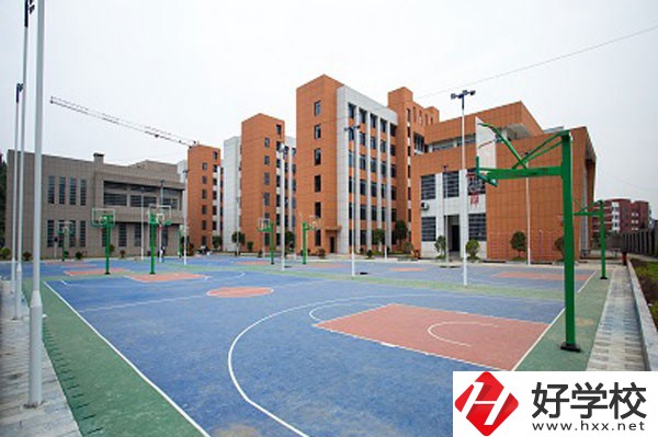 鳳凰縣職業(yè)中專學(xué)校有哪些熱門專業(yè)？