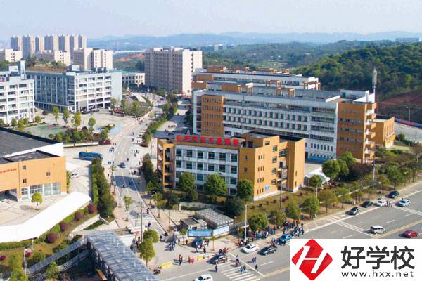 長(zhǎng)沙汽車(chē)工業(yè)學(xué)校收費(fèi)水平怎樣，如何收取費(fèi)用？