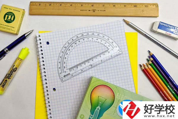 湘潭交通職業(yè)學(xué)校學(xué)費(fèi)貴不貴，宿舍怎么樣？