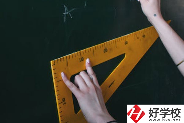 郴州市第一職業(yè)中專的學(xué)費多少錢？值得讀嗎？