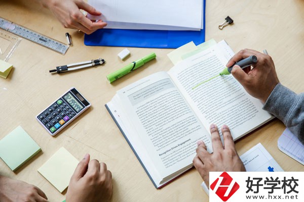 女生在衡陽(yáng)讀衛(wèi)校怎么樣？有前途嗎？