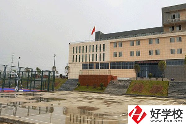 婁底市環(huán)宇中等職業(yè)技術(shù)學(xué)校的學(xué)費(fèi)是多少？有沒(méi)有補(bǔ)貼？