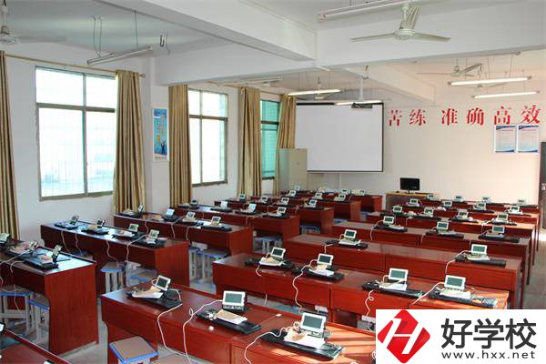 婁底市第一職業(yè)中學有五年制專業(yè)嗎？錄取要求高嗎？