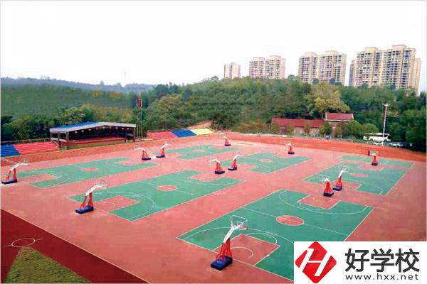 邵陽市機(jī)電職業(yè)技術(shù)學(xué)校運動場