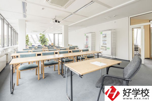 湖南耒陽師范有什么專業(yè)？學(xué)費貴不貴？