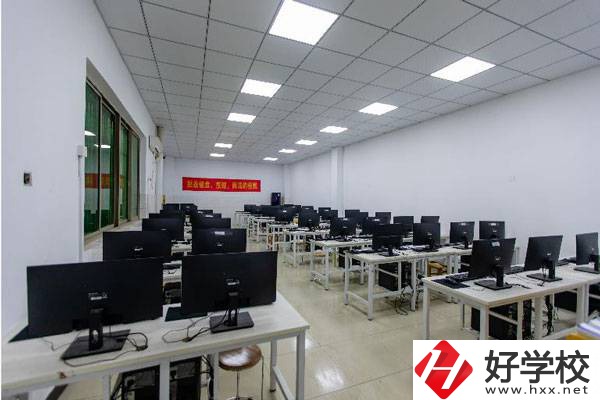 長沙益立中等職業(yè)技術(shù)學校實訓室