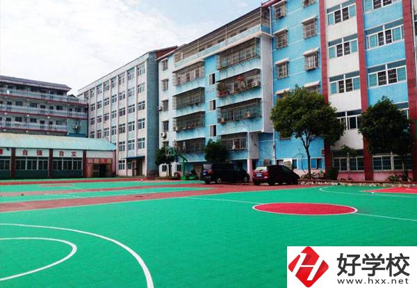 岳陽市中山財經(jīng)職業(yè)學(xué)校的辦學(xué)條件怎么樣？