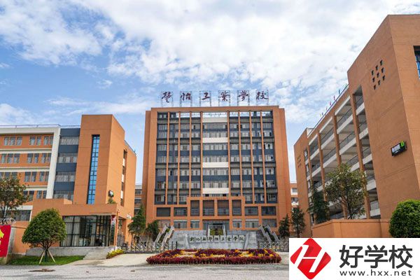 新化縣楚怡工業(yè)學(xué)校辦學(xué)條件怎么樣？