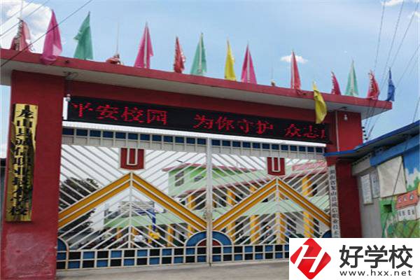 湘西龍山縣有哪些中?？梢宰x？中專讀了有用嗎？