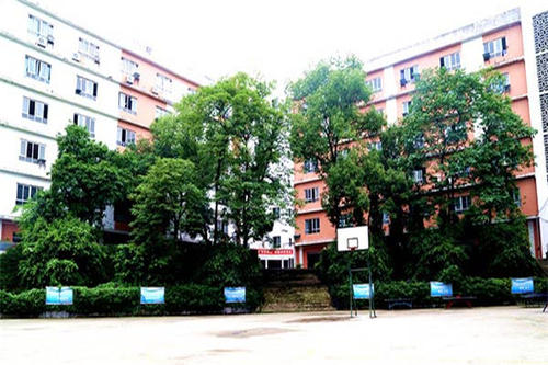 重慶園林技工學(xué)校學(xué)費(fèi)多少？