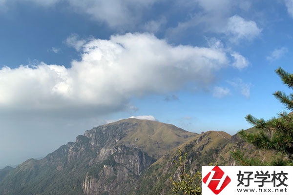衡陽(yáng)信息網(wǎng)絡(luò)工程學(xué)校宿舍以及食堂環(huán)境怎么樣？
