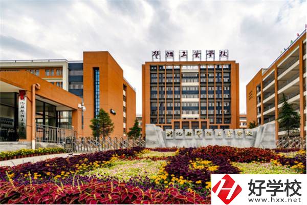 婁底有哪些公辦職高？職高和中專有什么區(qū)別？